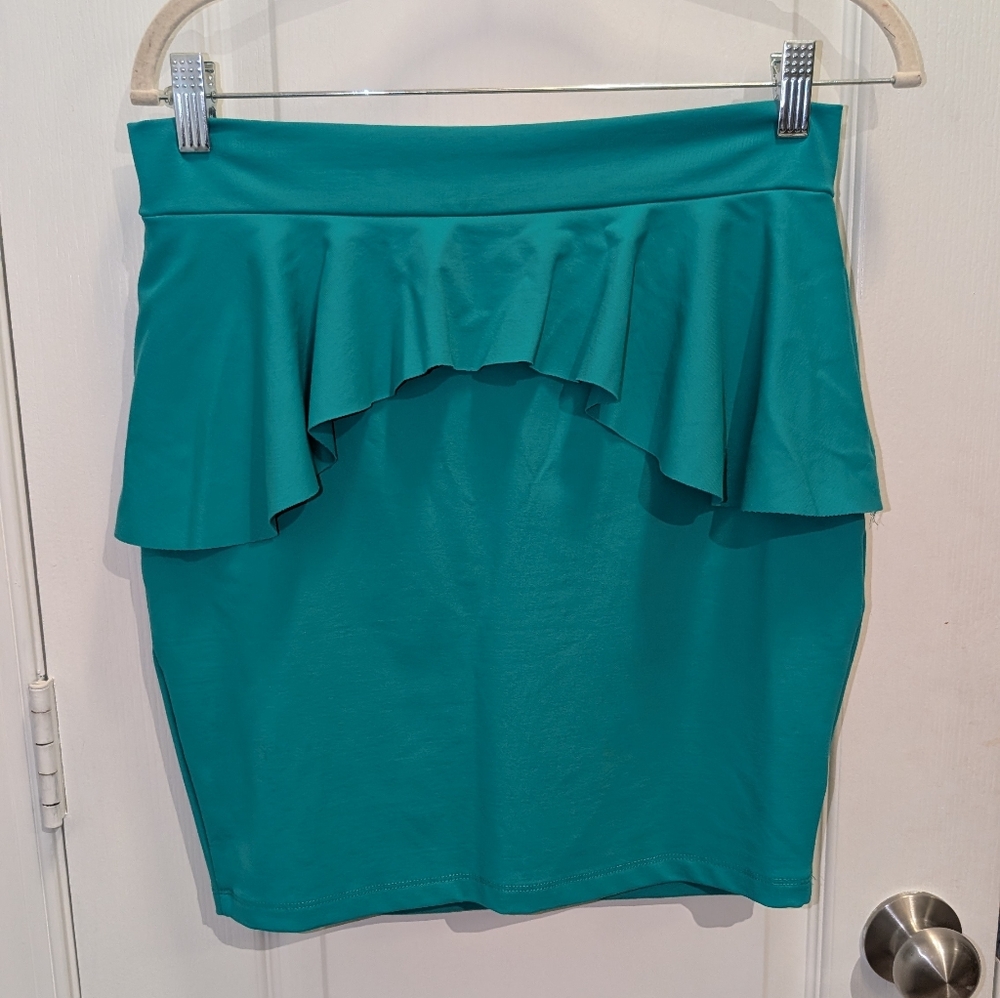 Bebe Peplum WB Knit Pencil Skirt Green Size Medium New‎